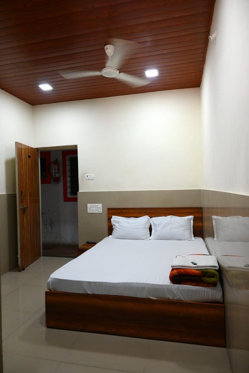 P P Lodging Mangvadi المظهر الخارجي الصورة