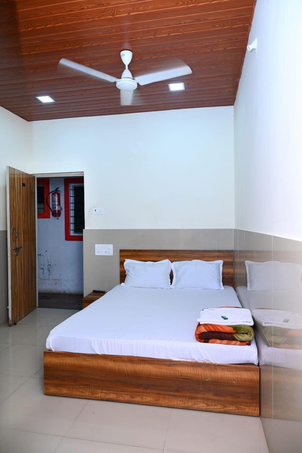 P P Lodging Mangvadi المظهر الخارجي الصورة